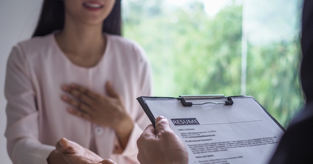 Cara menjawab kelebihan dan kekurangan diri saat wawancara