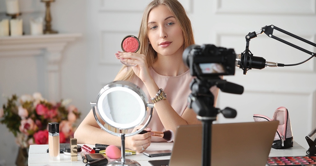 Mengenal Apa Itu Influencer, Media Sosial yang Digunakan dan Peluang Pekerjaannya