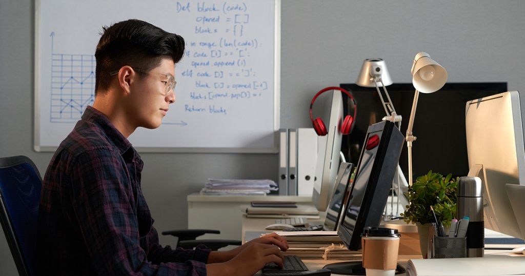 Mengenal Bahasa Pemrograman C++ dan Kelebihan serta Kekurangannya